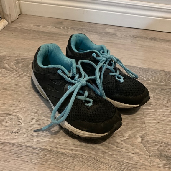 CLOTHING - Picture 4 of 11